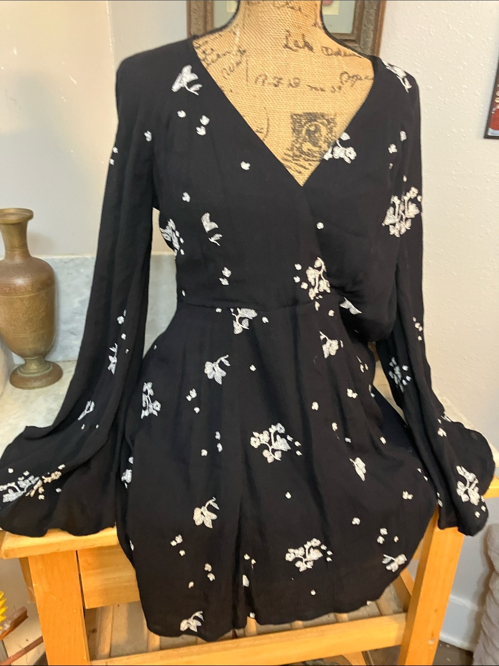 Free People Black Long Sleeve V-Neck Floral Dress Sexy Amazing Bell Sleeve 6